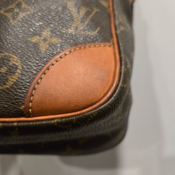 Louis Vuitton VINTAGE Monogram Danube MM Crossbody - Picture 11 of 16